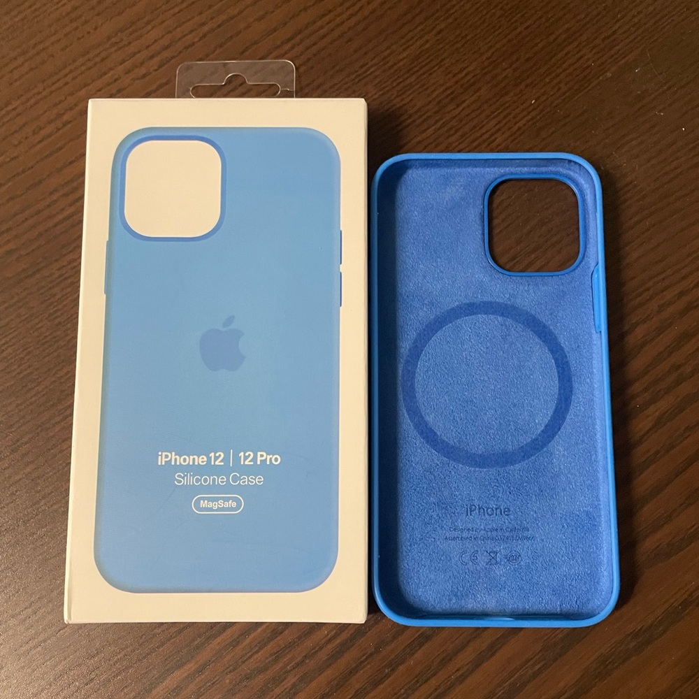 iPhone 12/12 Pro silicon case with MagSafe